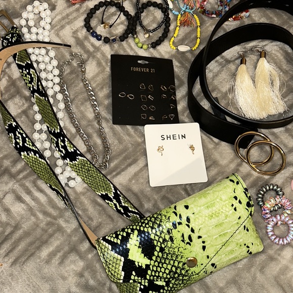 Random Accessories Bundle! - Picture 5 of 6